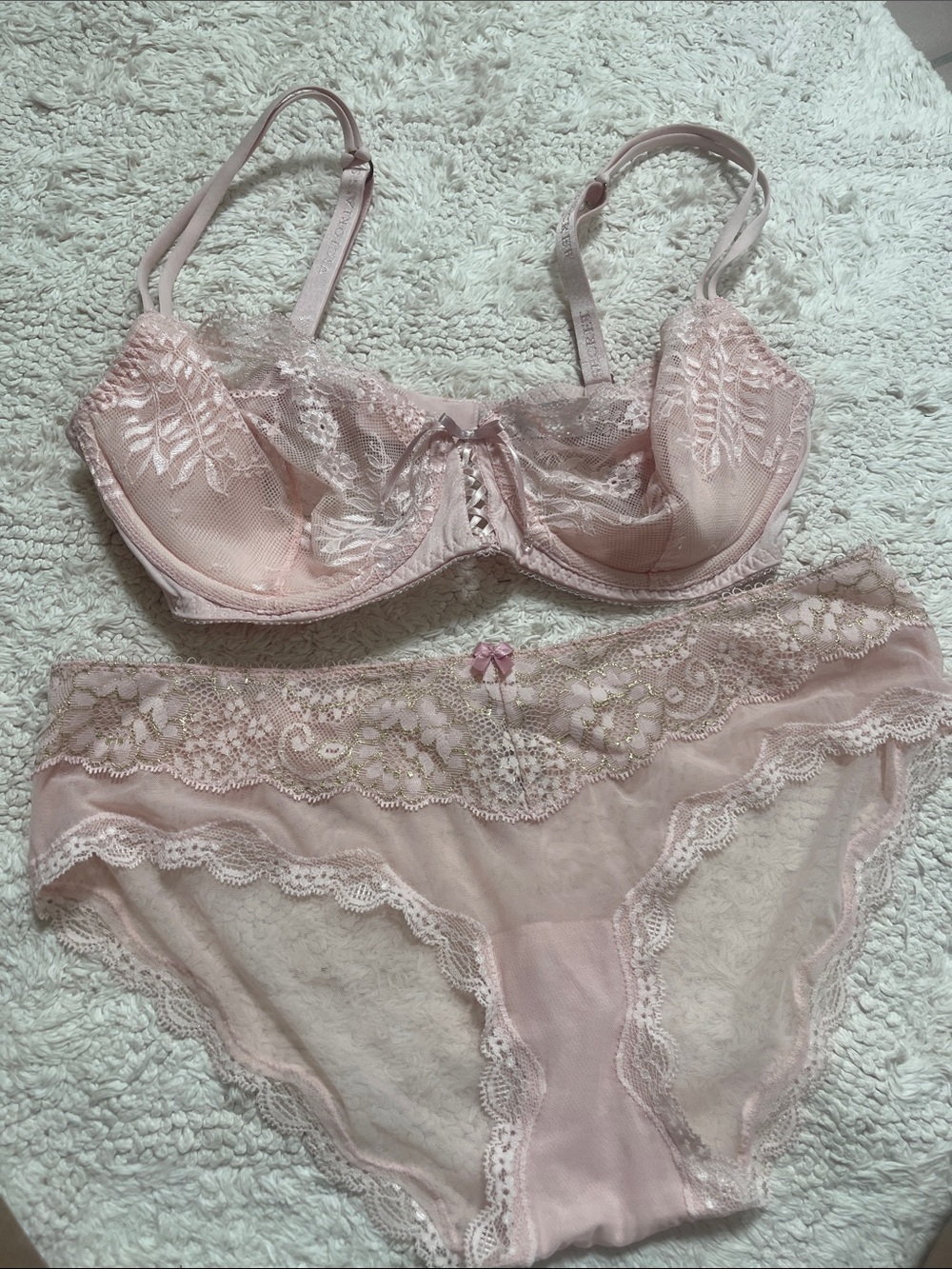 Victorias Secret Delicate Lace Underwire Bra & Brief Set - Light Pink